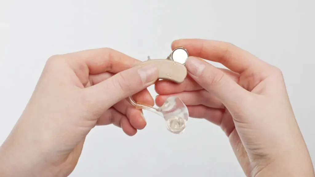 تعویض باتری سمعک