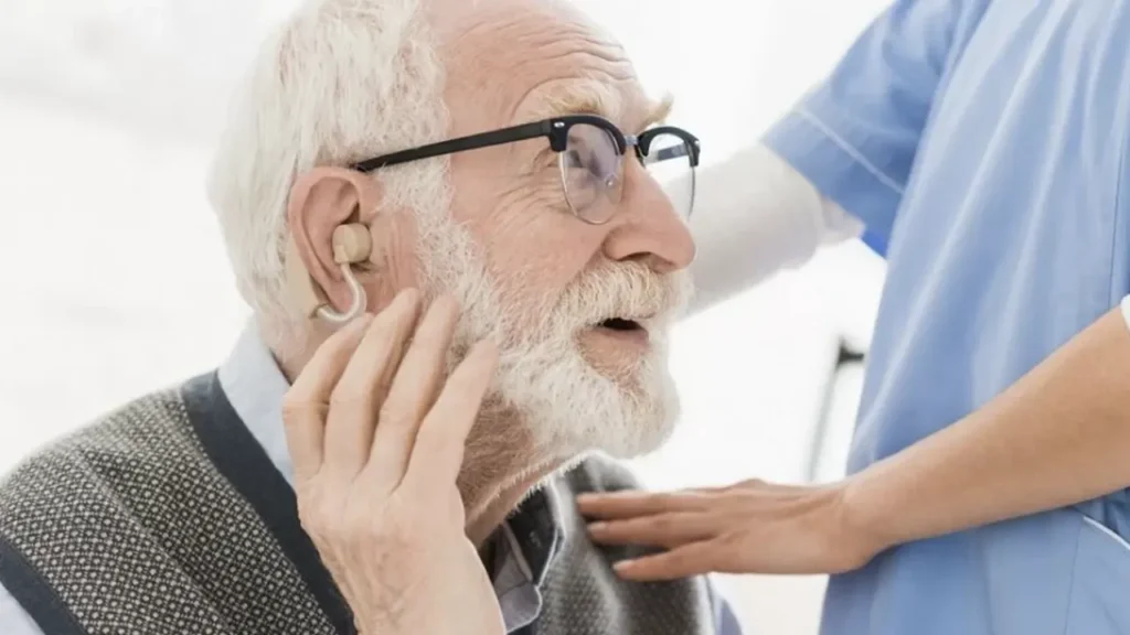 سمعک مناسب سالمندان برای تنظیم صوت