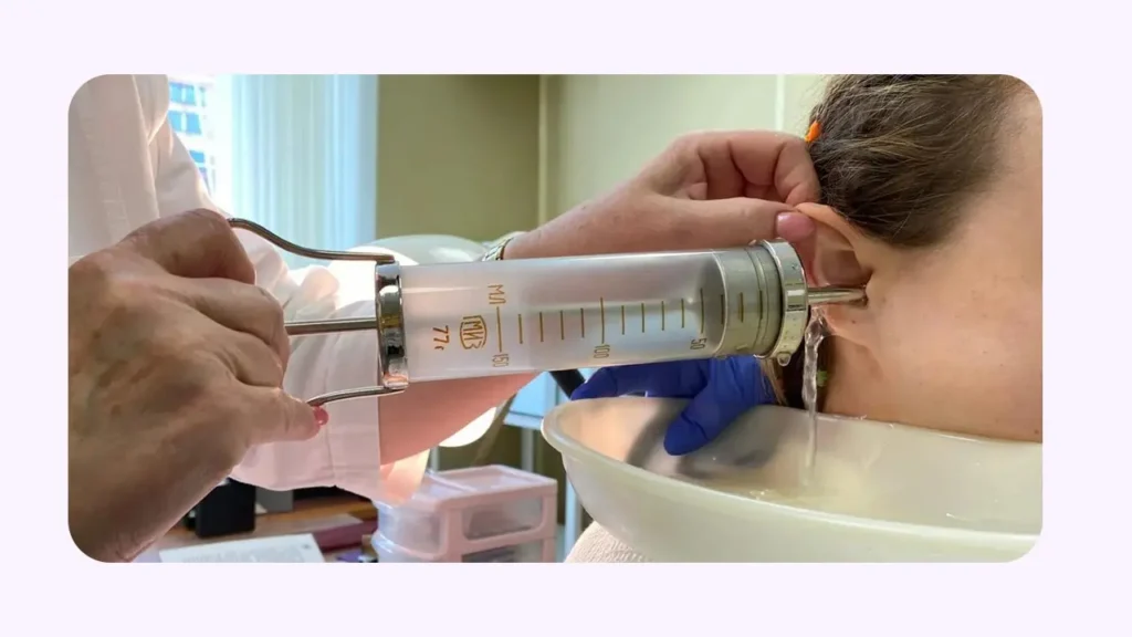 شستشوی گوش و تخلیه جرم 