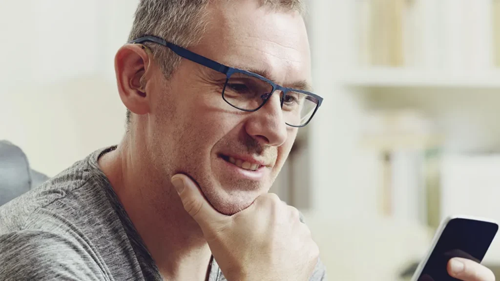 صحبت کردن با تلفن