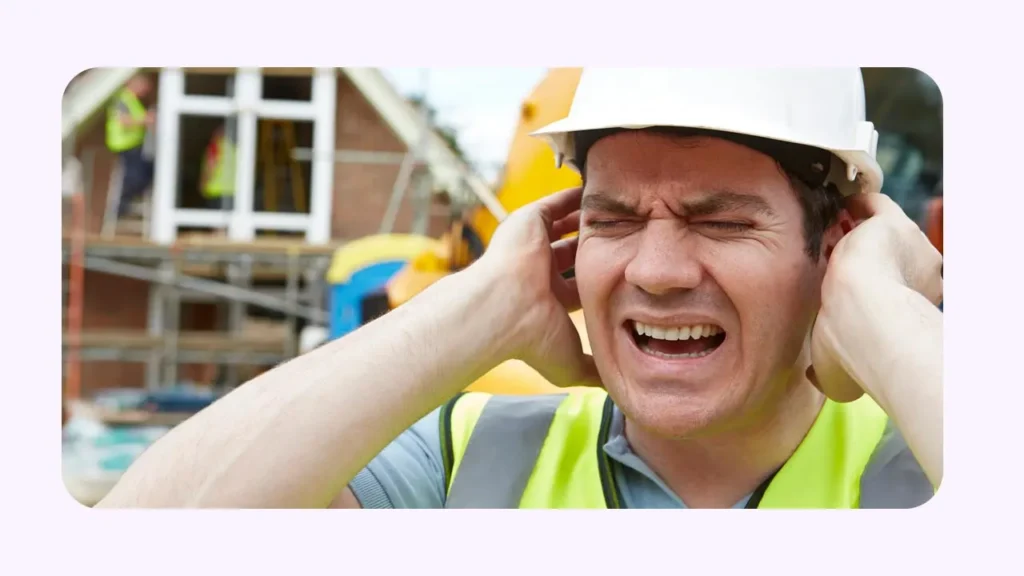 کارگری که از شدت آلودگی صوتی رنج می برد 