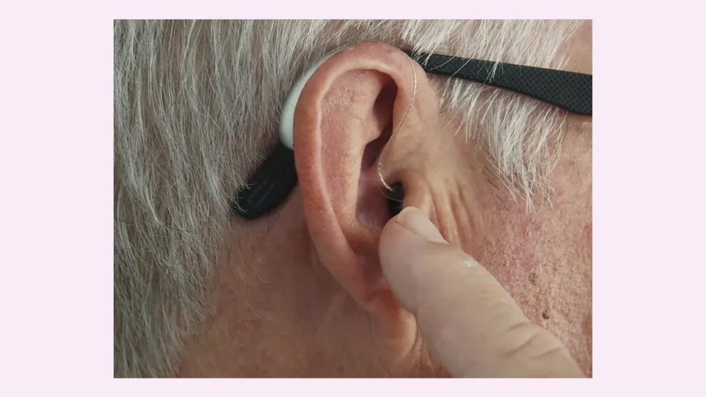 عکس سمعک پشت گوشی