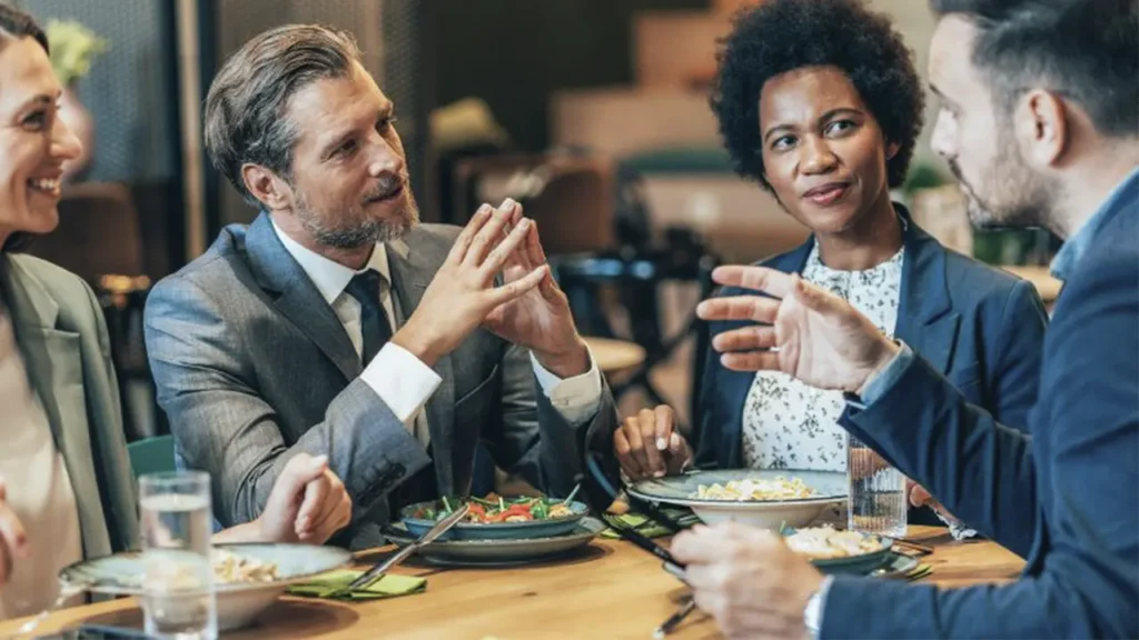 کاربری سمعک در اماکن شلوغ