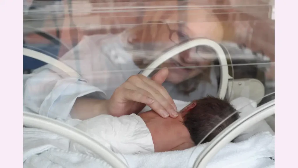 تصویر نوزاد بستری در NICU